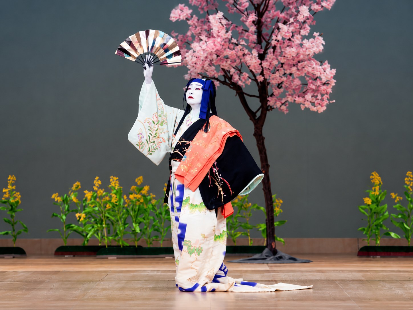 桜を背景にした舞台